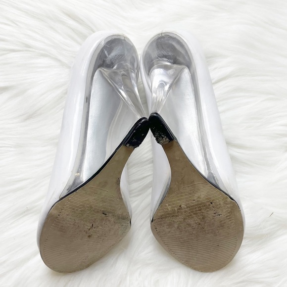 Michael Antonio Size 5.5 White Leather and Lucite Wedges - Picture 7 of 7